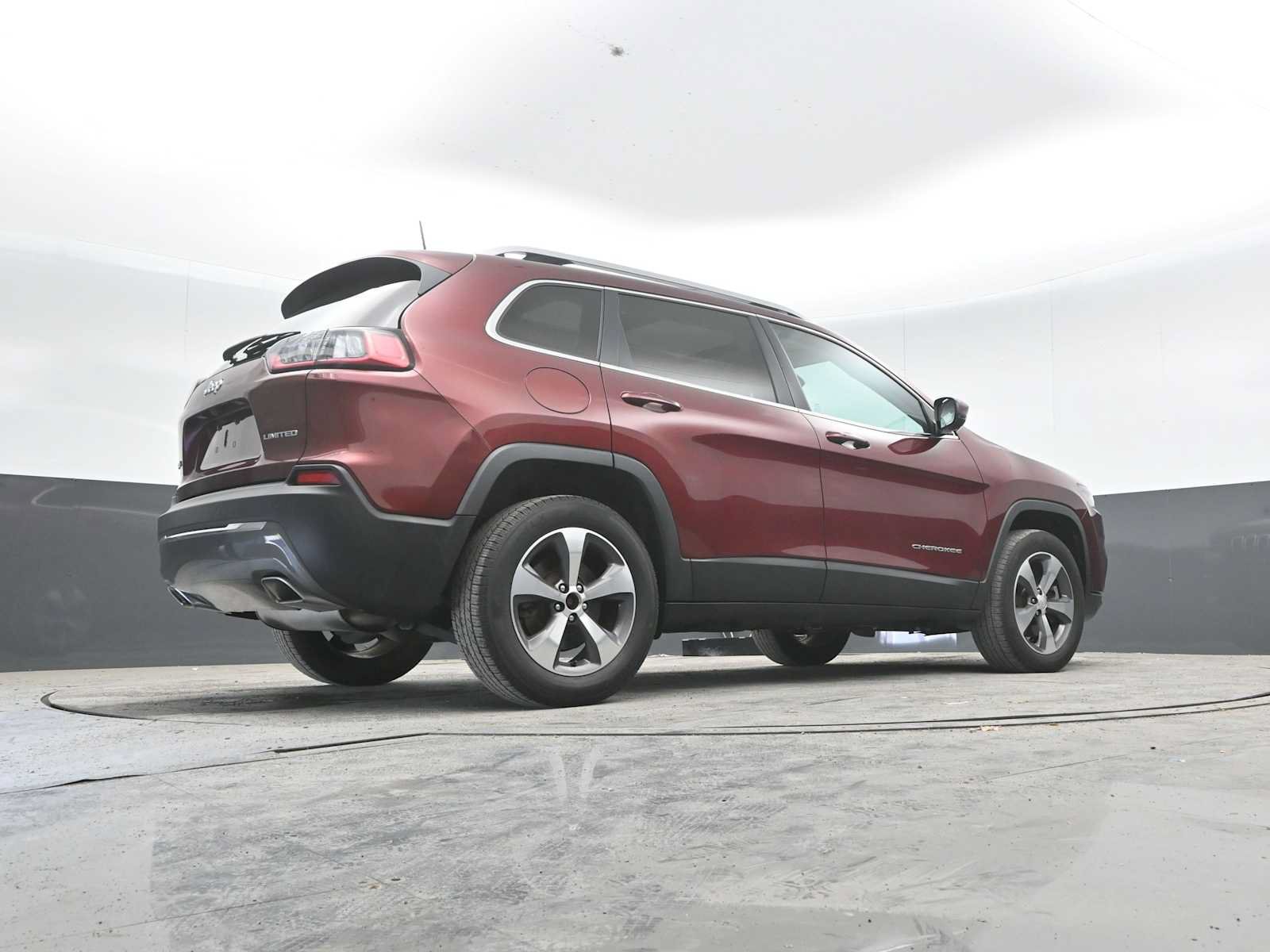 Used 2019 Jeep Cherokee Limited AWD/4WD image 34