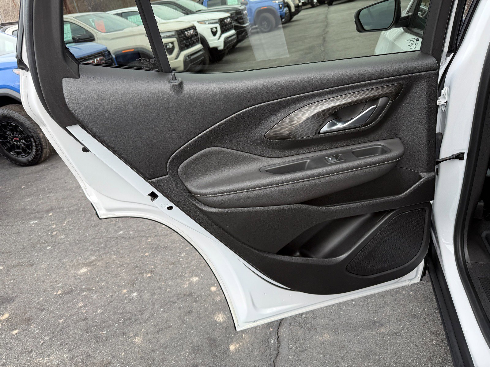 Used 2022 GMC Terrain SLT w/ Elevation Edition image 17