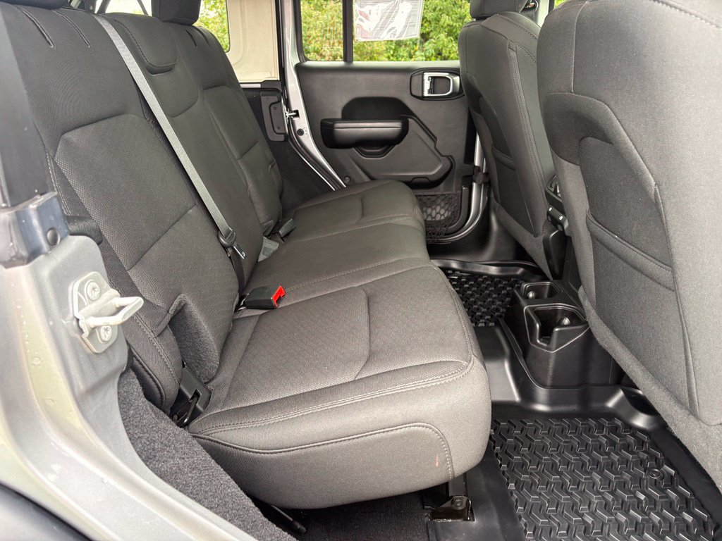 Used 2020 Jeep Wrangler Unlimited Sport S AWD/4WD image 32