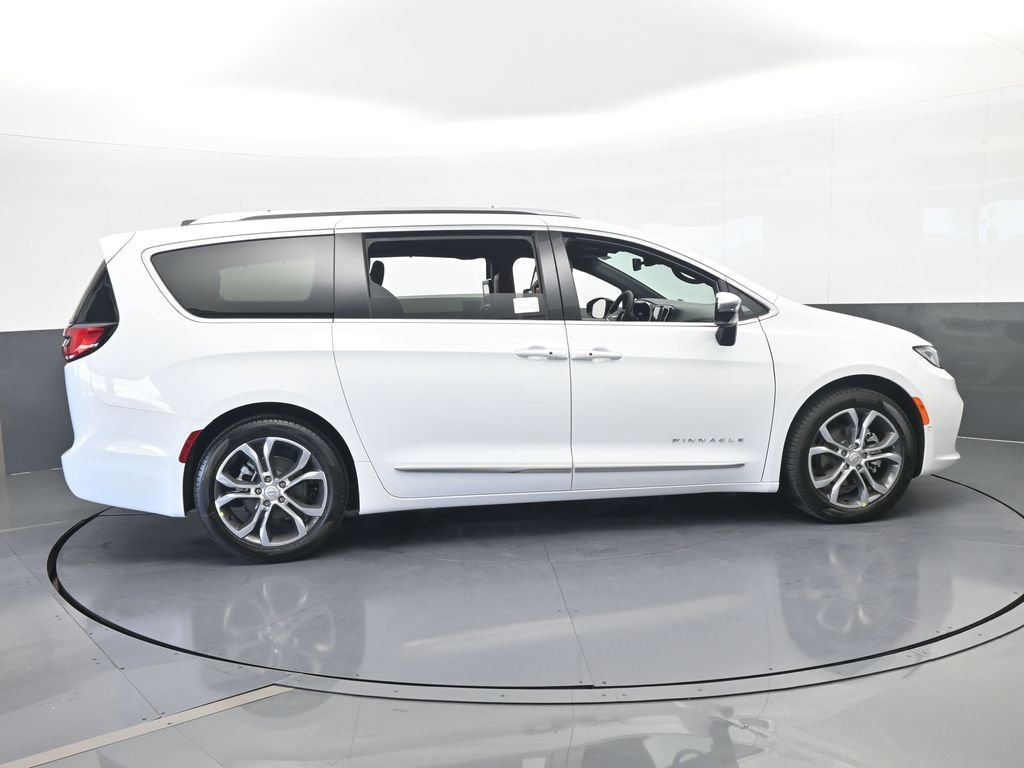 New 2026 Chrysler Pacifica Pinnacle FWD image 7