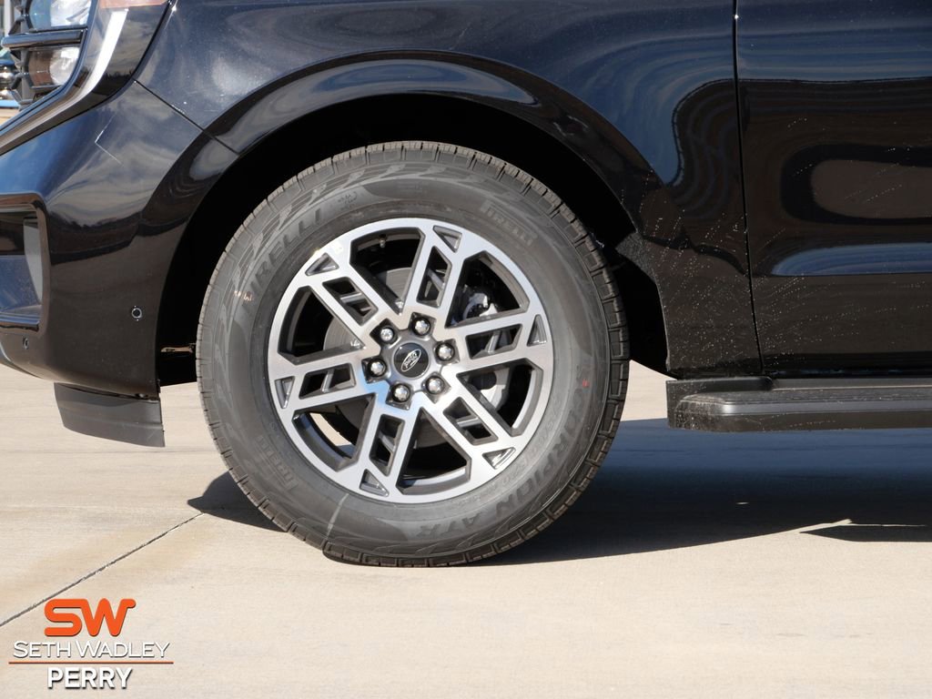 New 2025 Ford Expedition Active image 8