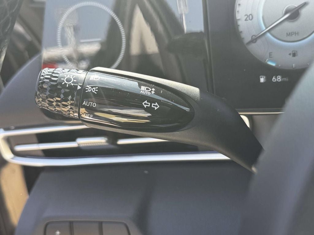 Used 2023 Hyundai Elantra Limited w/ Preferred Accessory Package FWD image 23