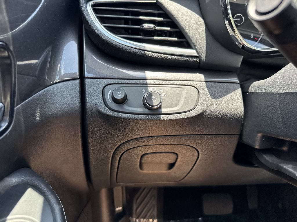Used 2021 Buick Encore Preferred w/ Safety Package FWD image 55