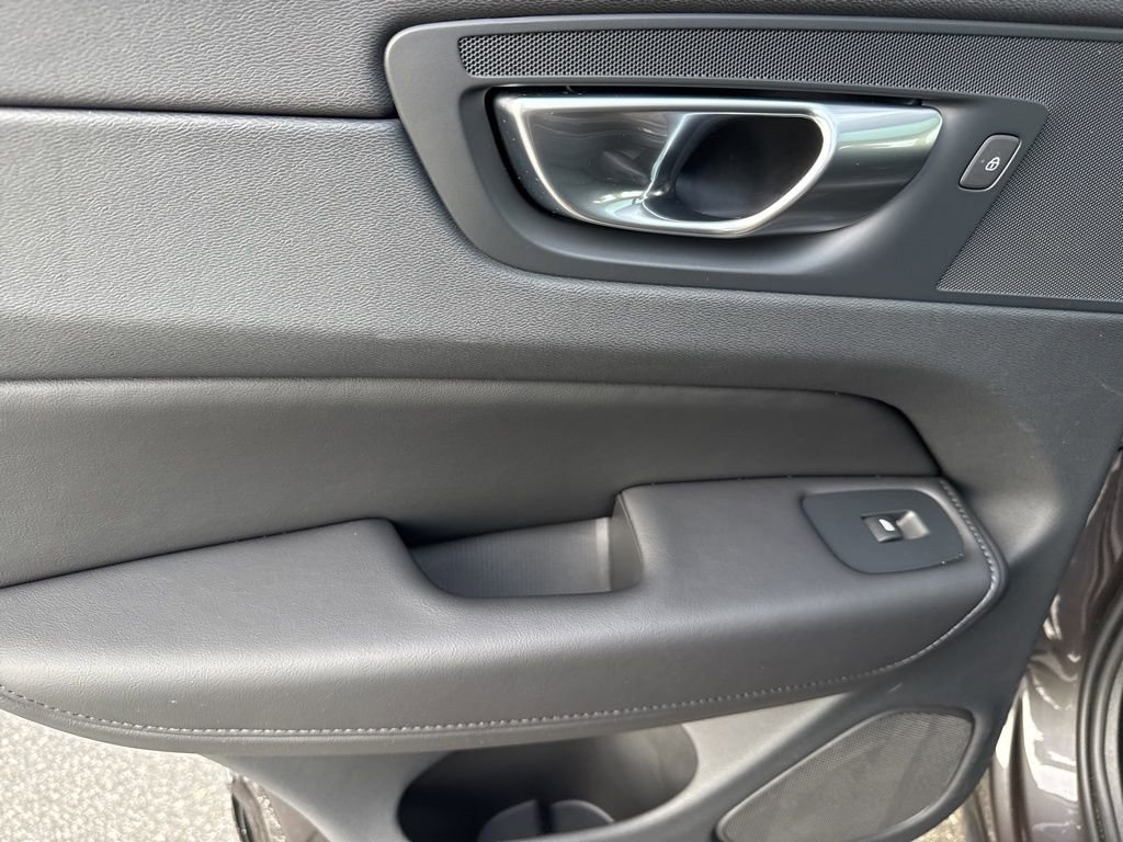 Used 2024 Volvo XC60 B5 Core w/ Protection Package Premier image 13