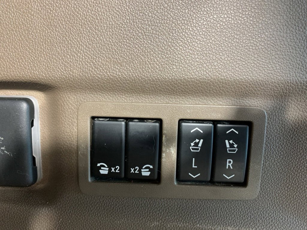 Used 2022 GMC Yukon XL Denali image 32