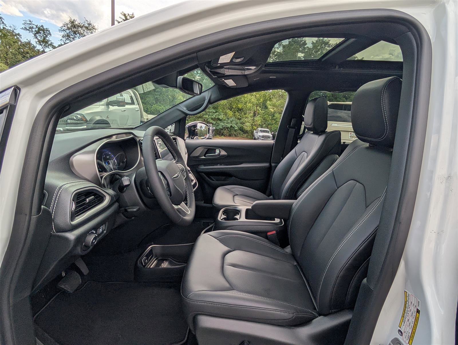 New 2026 Chrysler Pacifica Select image 11