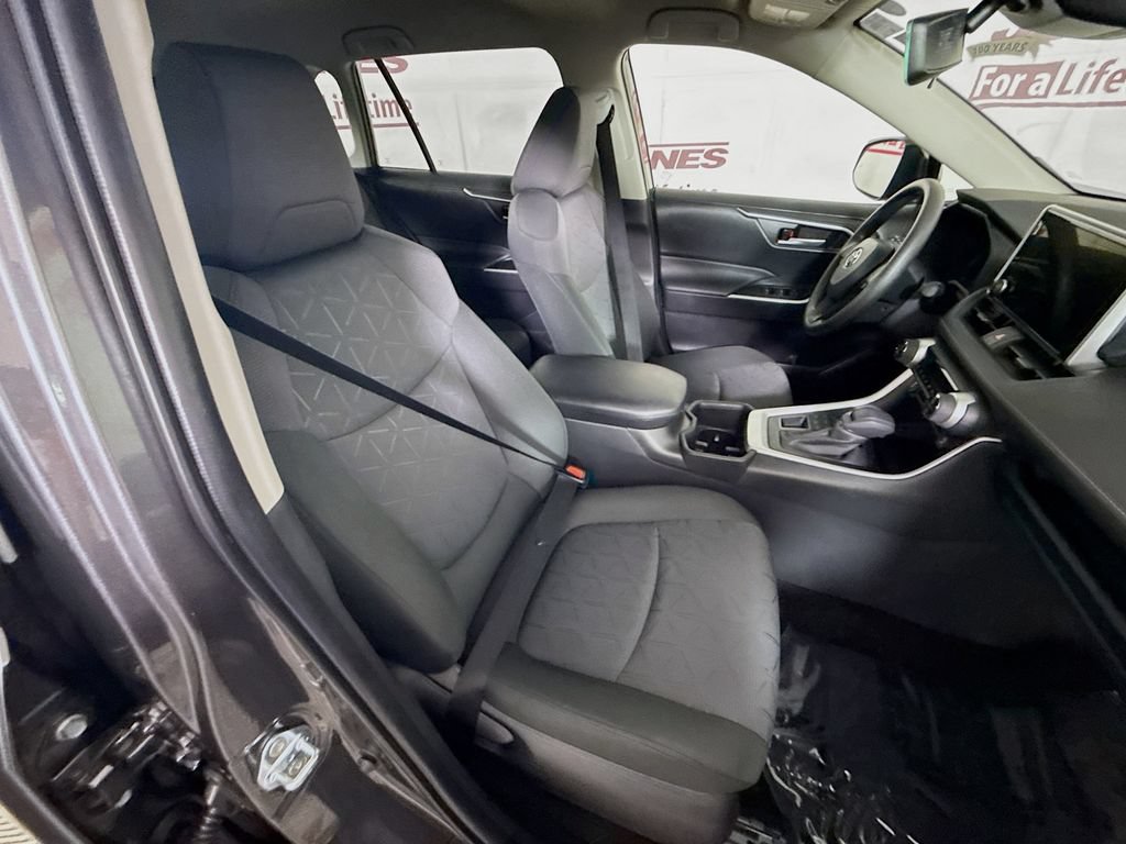 Certified 2025 Toyota RAV4 XLE AWD/4WD image 30