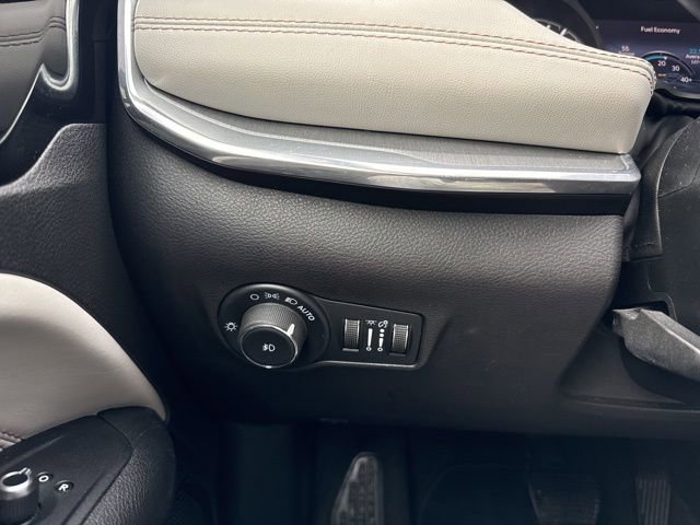 Used 2024 Jeep Compass Limited image 17