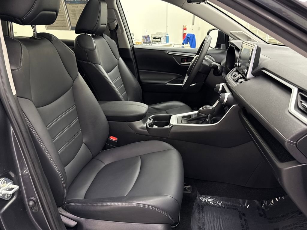 Used 2021 Toyota RAV4 XLE Premium image 23