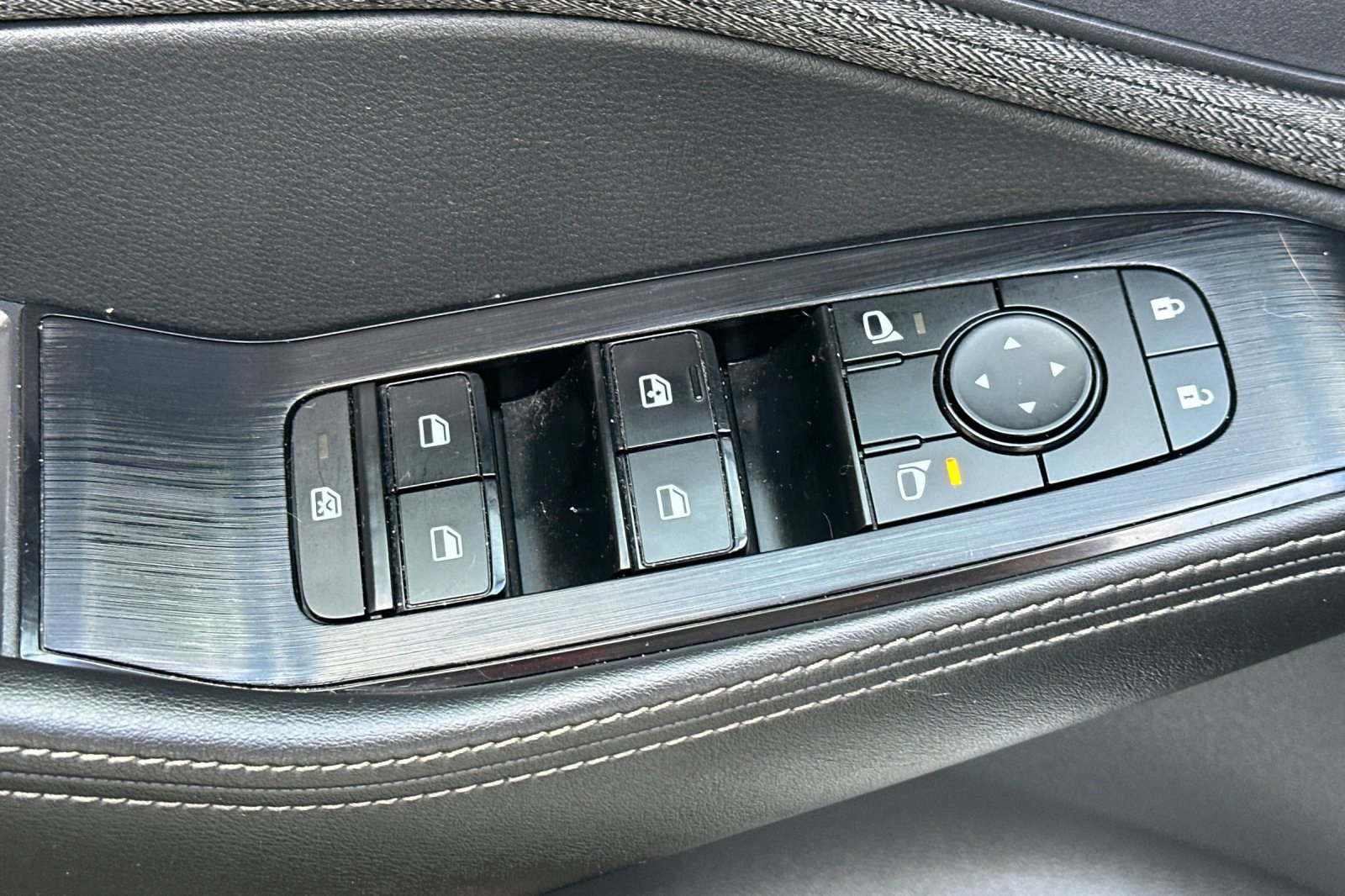 Used 2022 Nissan Rogue SV image 12