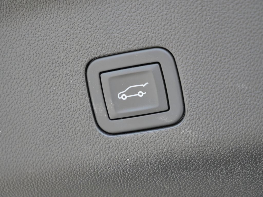 Used 2025 GMC Yukon Denali w/ Sun & Power Step Package AWD/4WD image 33