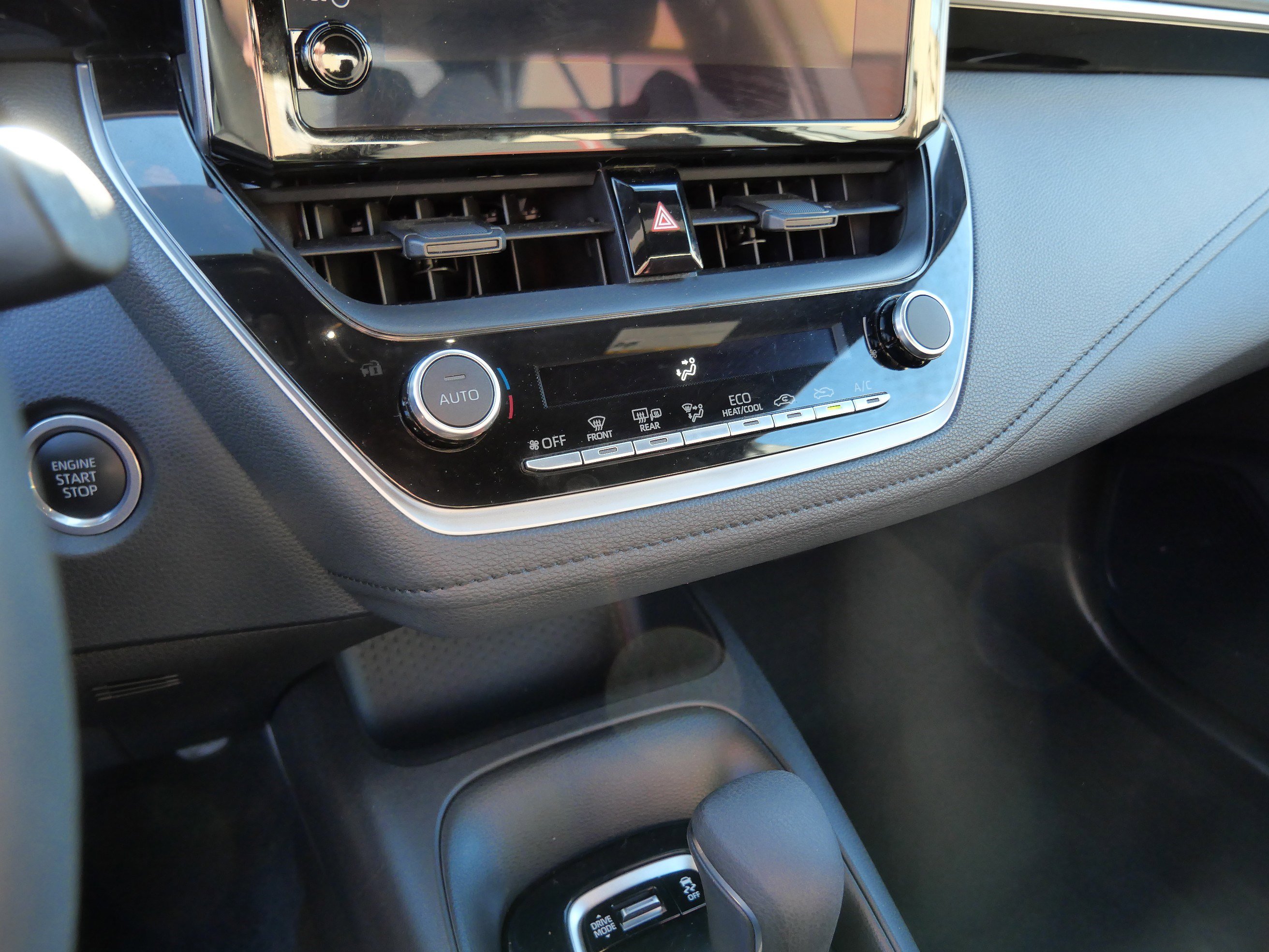 Certified 2024 Toyota Corolla SE FWD image 24