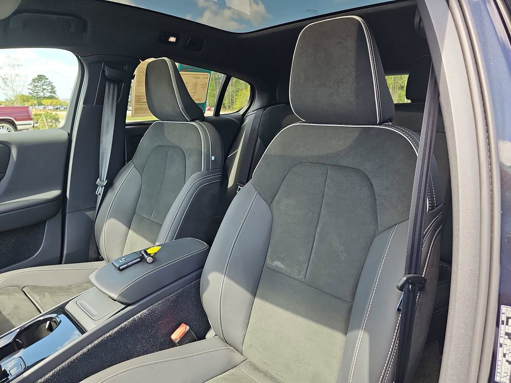 Used 2023 Volvo C40 P8 Recharge Ultimate image 19