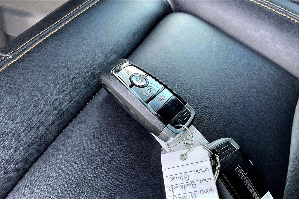 Used 2024 Ford Bronco Badlands image 36