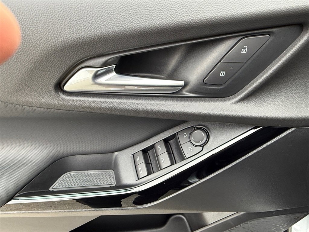 Used 2026 Chevrolet Equinox LT image 11