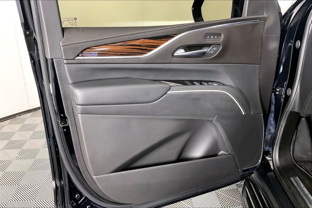 Used 2024 Cadillac Escalade ESV Premium Luxury AWD/4WD image 21