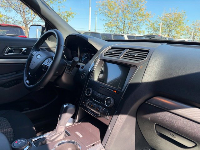 Used 2019 Ford Explorer XLT w/ Equipment Group 201A AWD/4WD image 37
