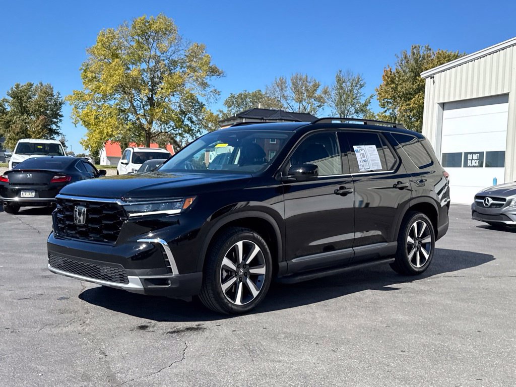 Used 2023 Honda Pilot Touring image 3