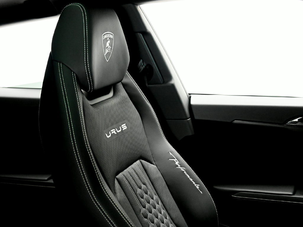 Used 2024 Lamborghini Urus Performante AWD/4WD image 21