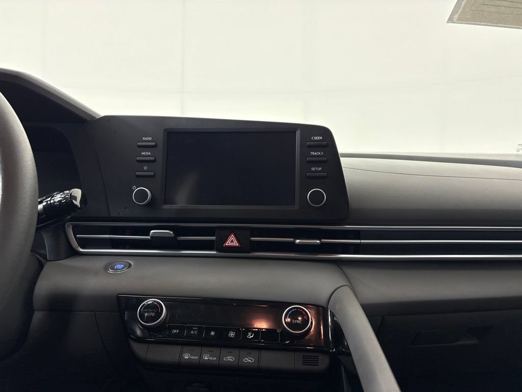 Certified 2025 Hyundai Elantra Hybrid FWD image 22