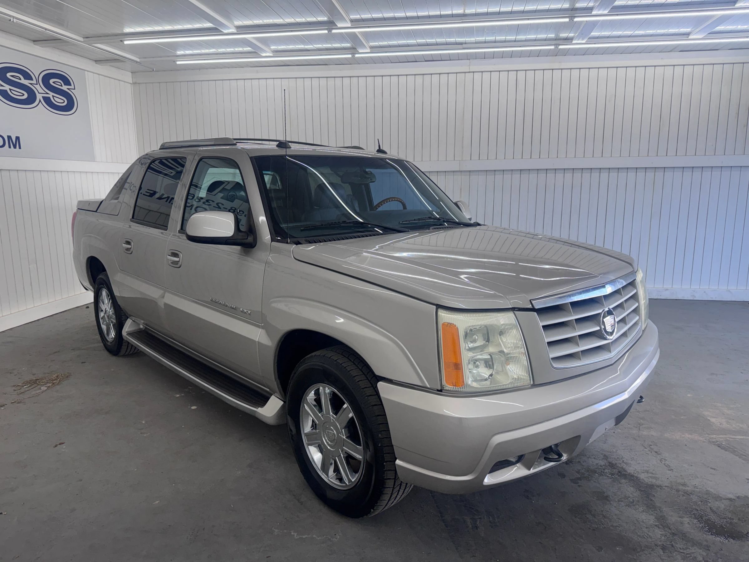 Used 2004 Cadillac Escalade EXT AWD/4WD image 3
