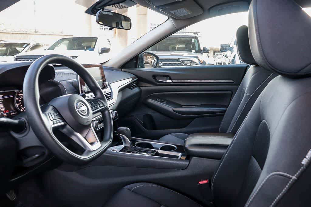 Used 2024 Nissan Altima 2.5 SV FWD image 19