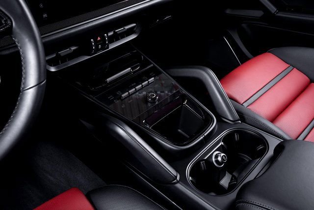 Certified 2025 Porsche Cayenne GTS image 32