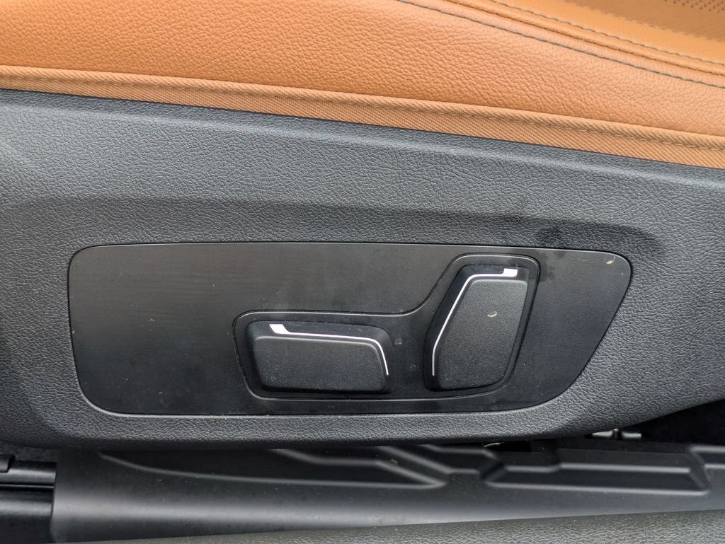 Used 2025 BMW 230i Coupe w/ Convenience Package RWD image 12