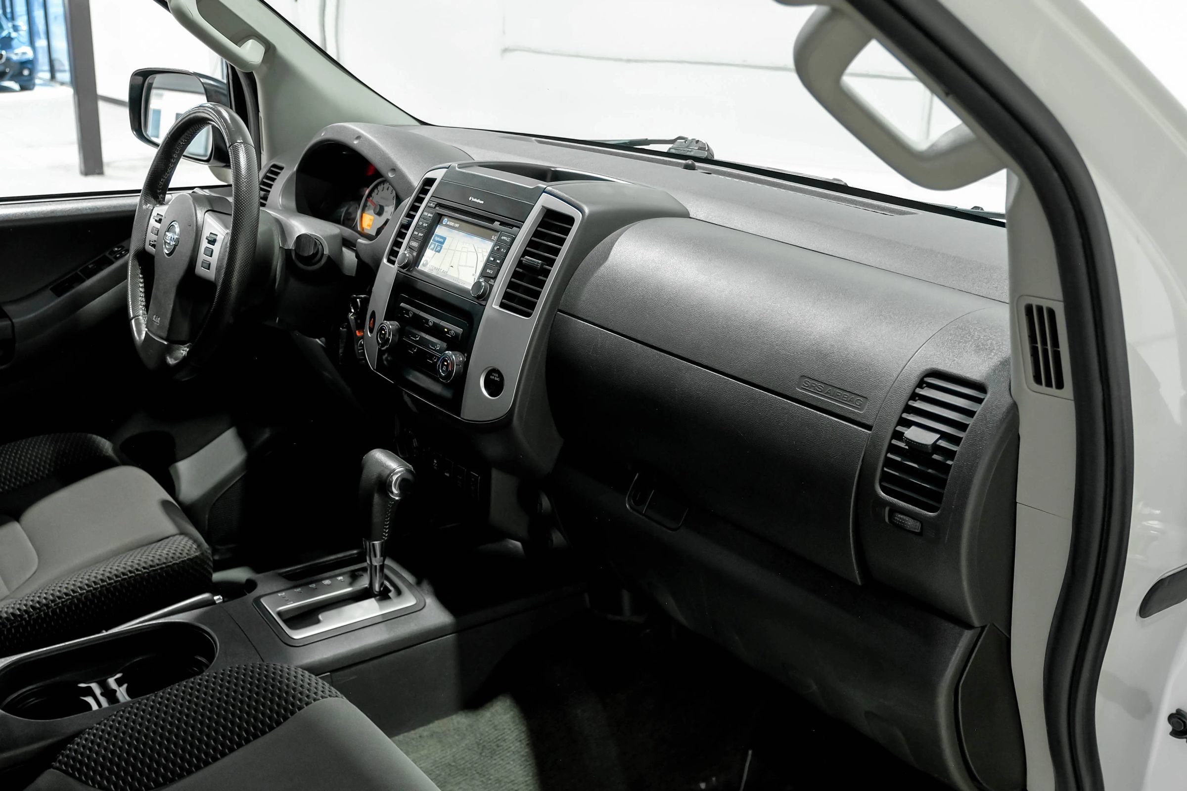 Used 2014 Nissan Xterra PRO-4X w/ Nevada Tow Package AWD/4WD image 17