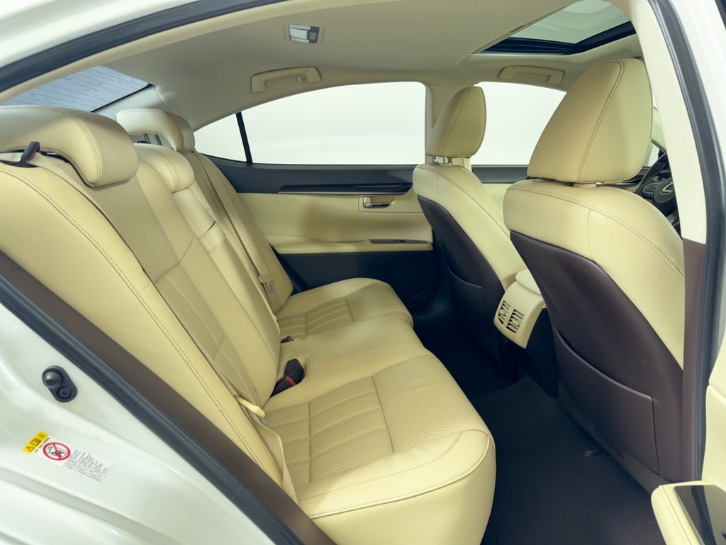 Used 2016 Lexus ES 350 w/ Luxury Package w/Wood Trim FWD image 29