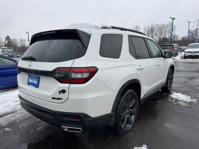 Used 2023 Honda Pilot Sport image 2