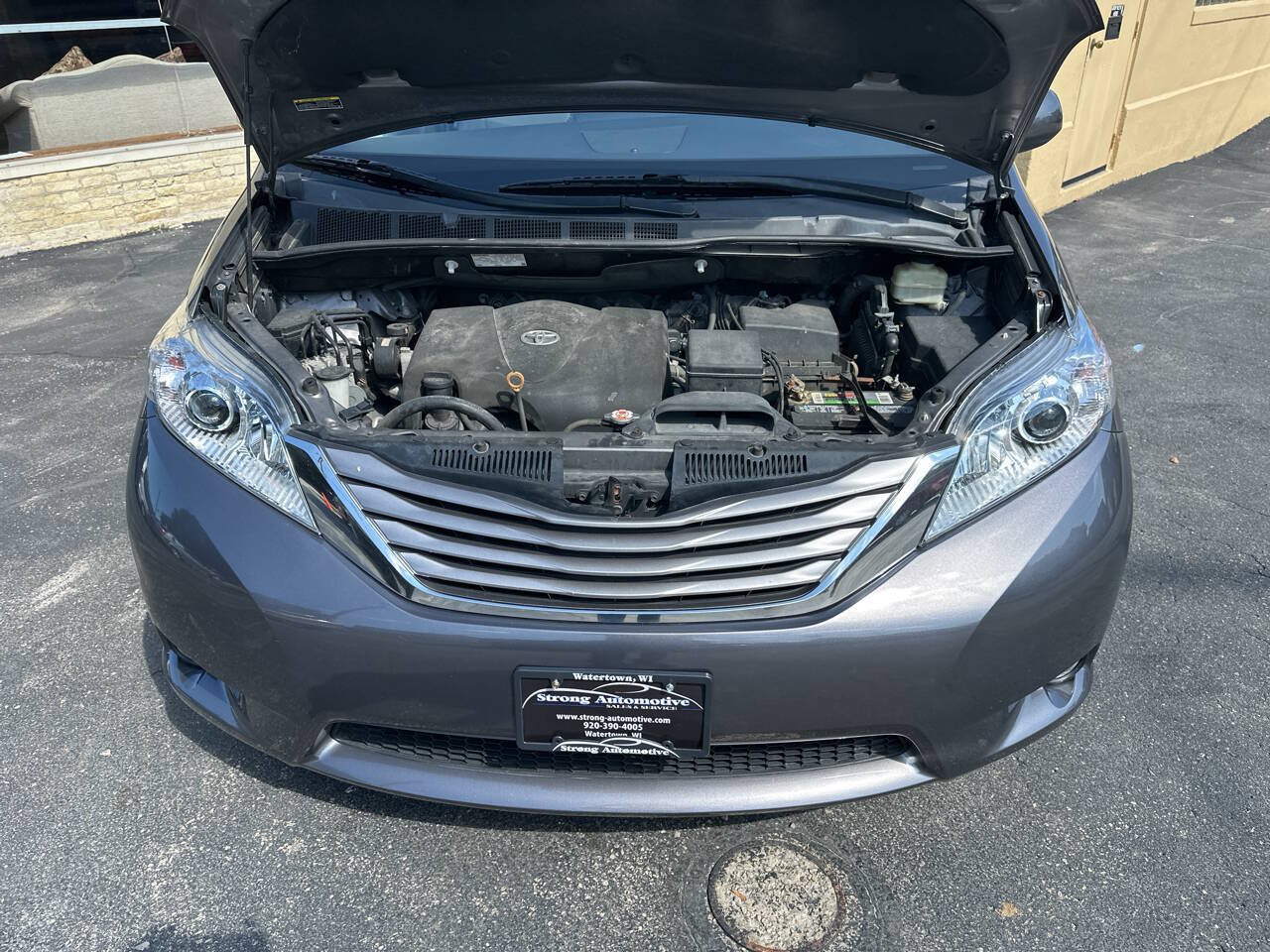Used 2017 Toyota Sienna XLE w/ XLE Navigation Package FWD image 20