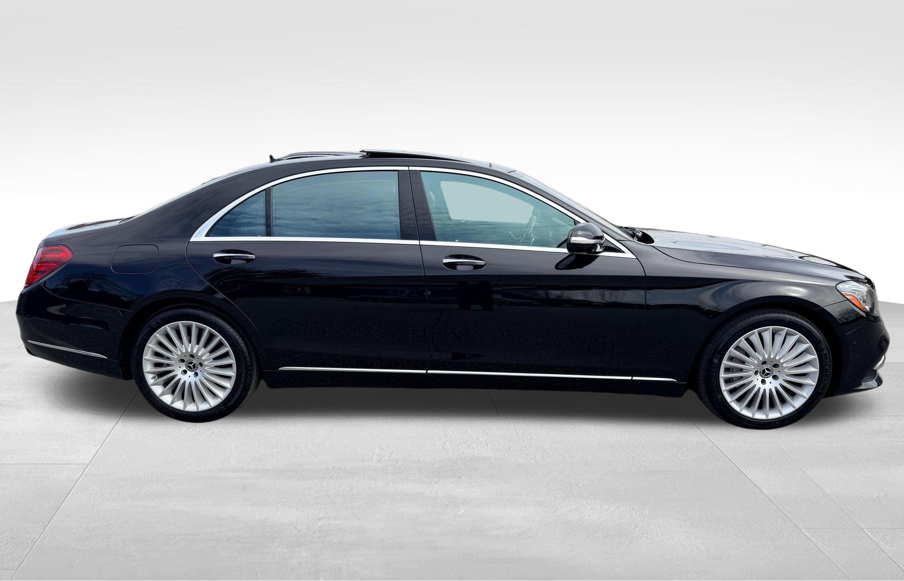 Used 2018 Mercedes-Benz S 560 4MATIC Sedan image 4
