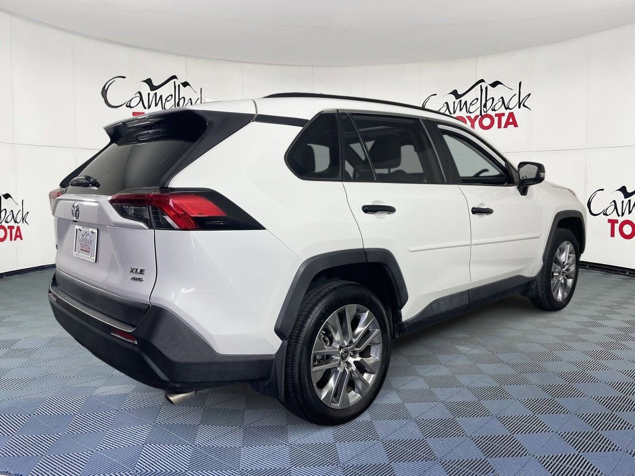 Used 2019 Toyota RAV4 XLE Premium w/ Cold Weather Package AWD/4WD image 8