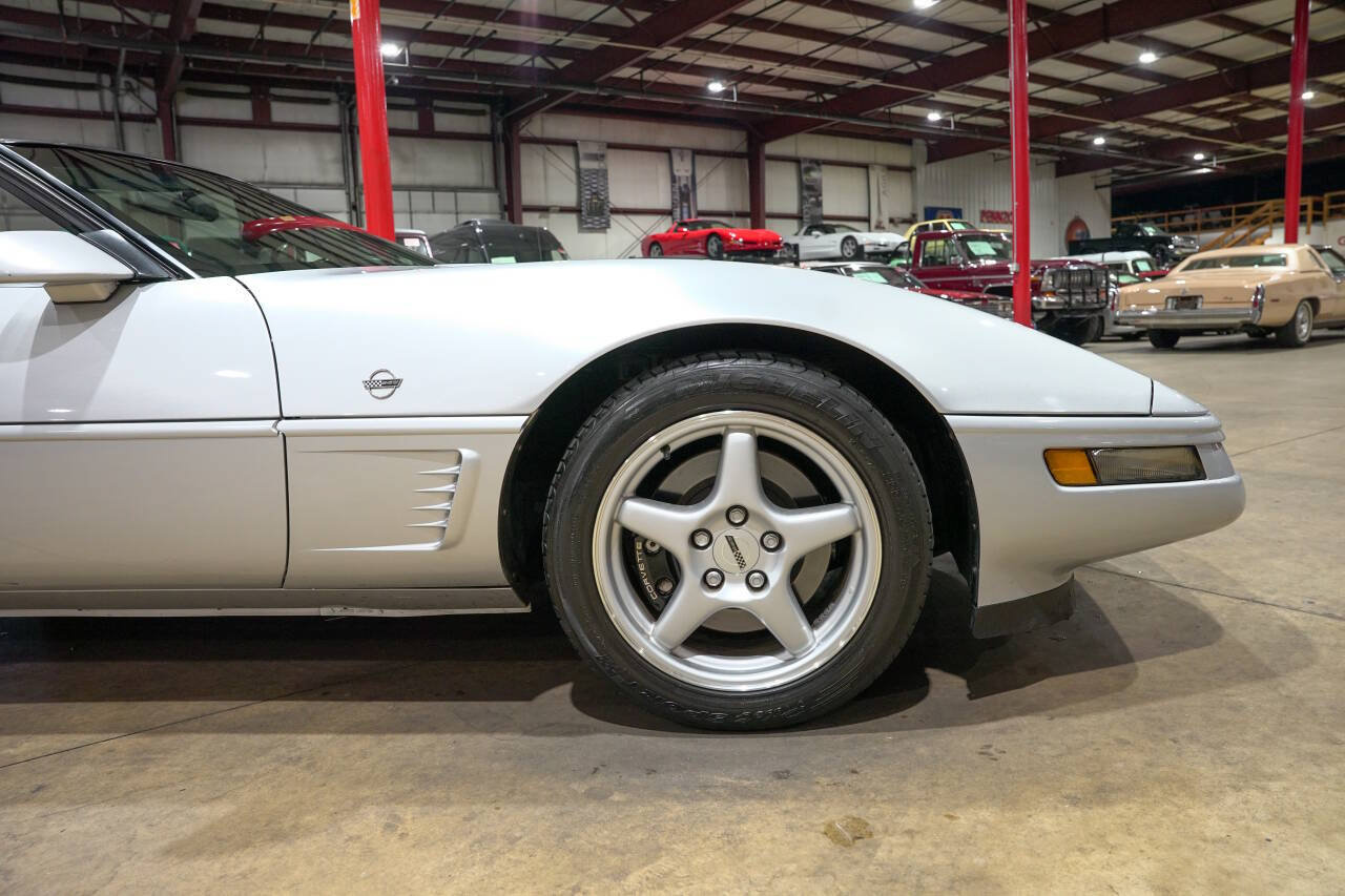 Used 1996 Chevrolet Corvette Convertible RWD image 11