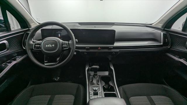 Used 2025 Kia Sorento LX FWD image 24