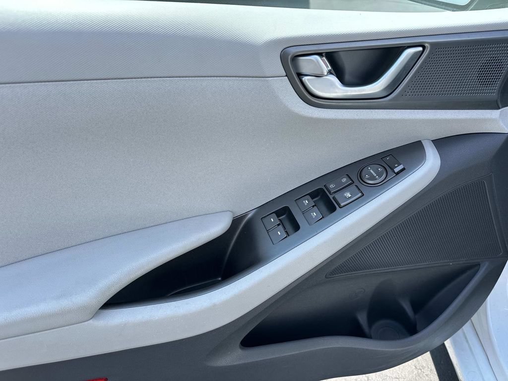 Used 2020 Hyundai Ioniq SEL FWD image 16