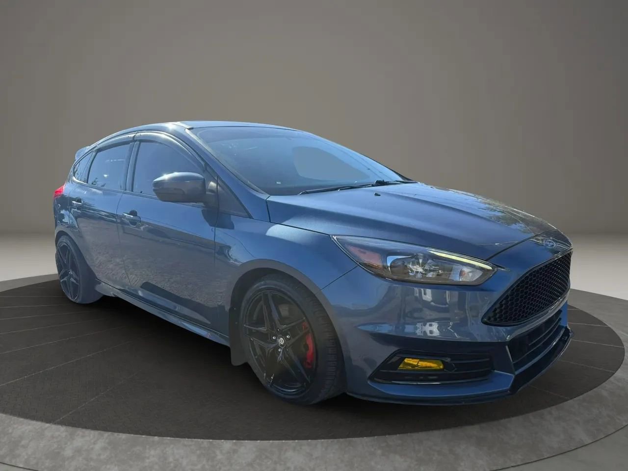 Used 2018 Ford Focus ST w/ Equipment Group 401A FWD image 3