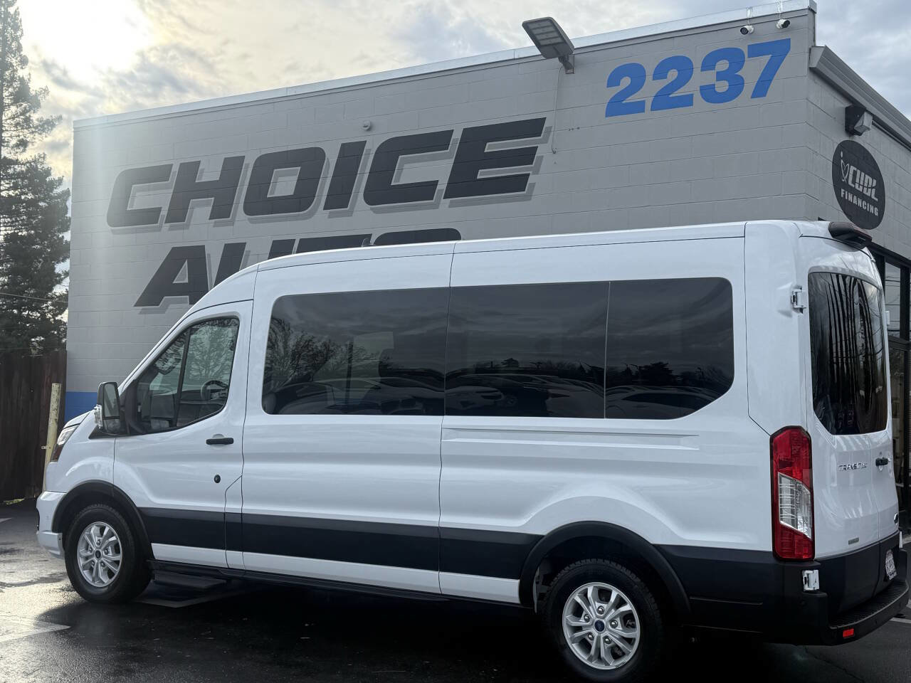 Used 2023 Ford Transit 350 XLT image 27