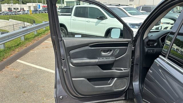 Used 2025 Honda Pilot Touring image 8