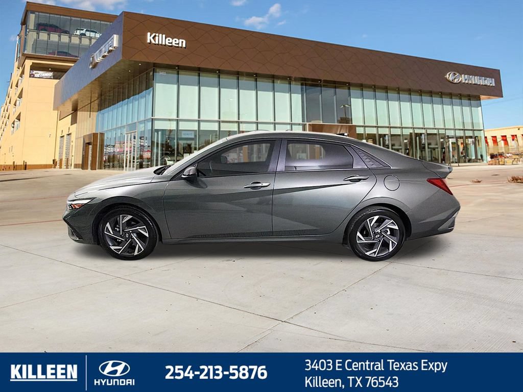 Used 2025 Hyundai Elantra Sport FWD image 5