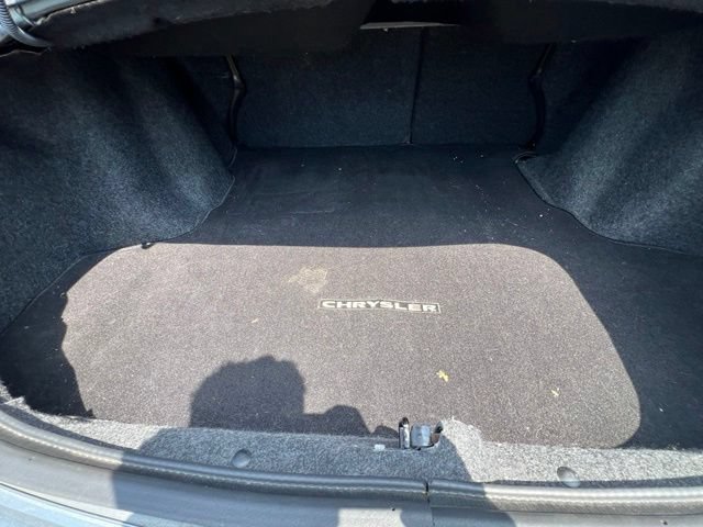 Used 2009 Chrysler Sebring Touring FWD image 10