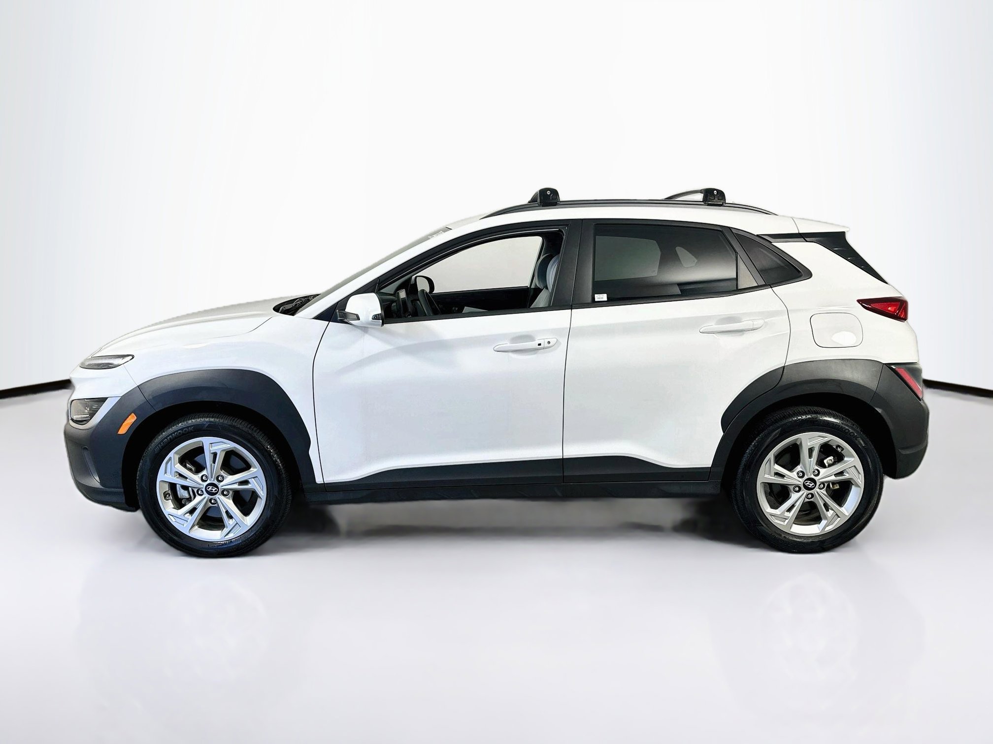 Used 2023 Hyundai Kona SEL AWD/4WD image 8