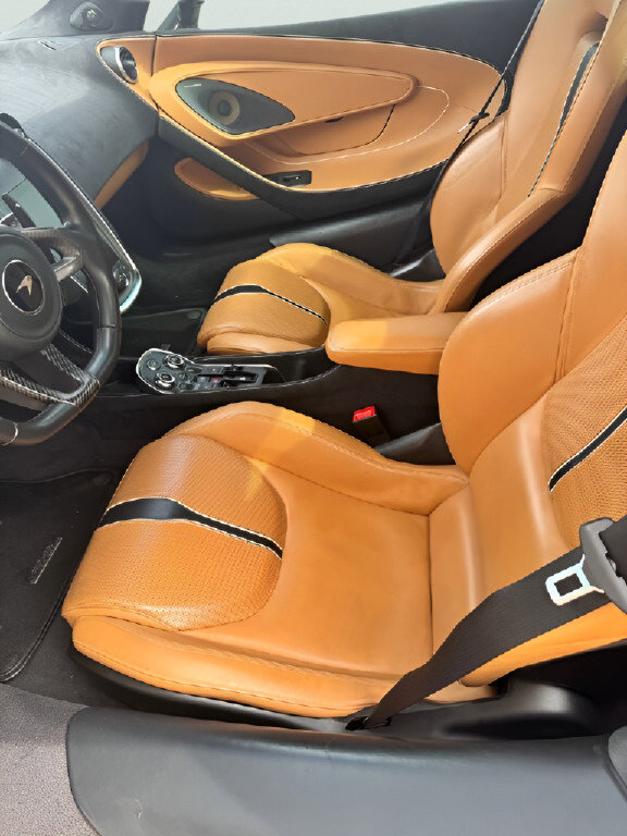 Used 2019 McLaren 570S Spider image 25