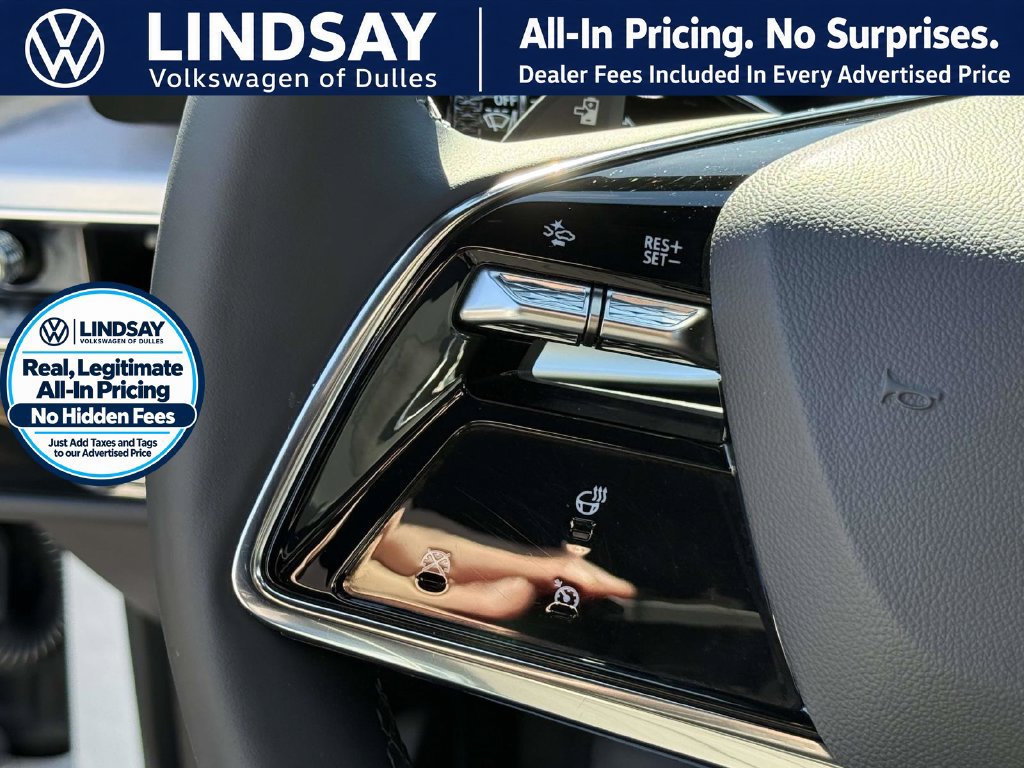 Used 2025 Cadillac Lyriq Luxury AWD/4WD image 21