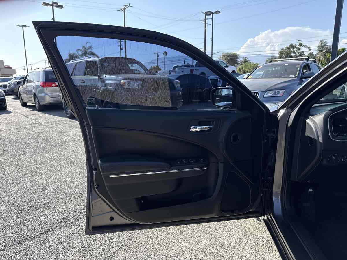 Used 2014 Dodge Charger SE RWD image 10
