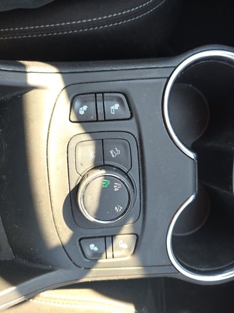 Used 2022 GMC Terrain SLE w/ Driver Convenience Package image 14