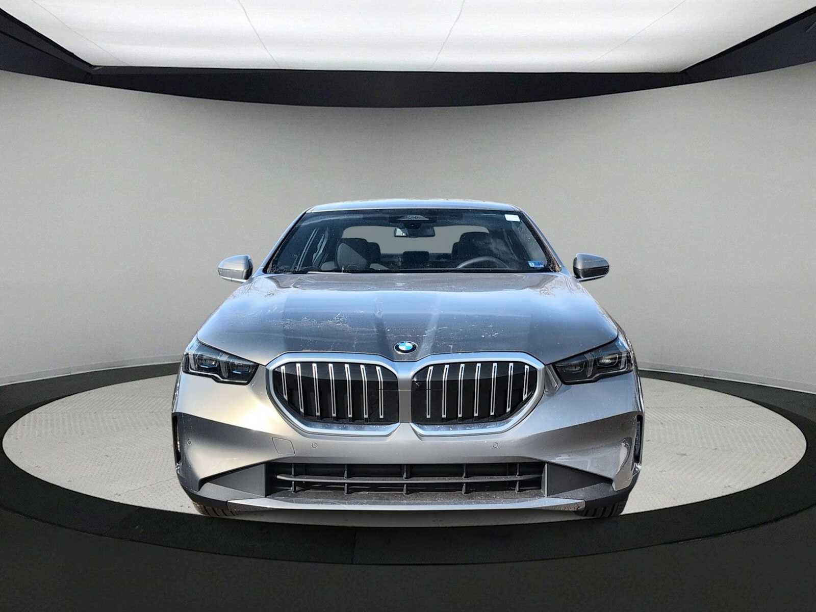 Used 2026 BMW 530i xDrive AWD/4WD image 3