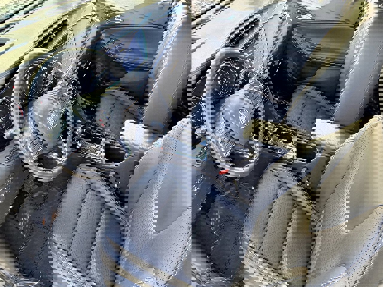 Used 2020 Buick Encore GX Essence w/ Experience Buick Package image 18