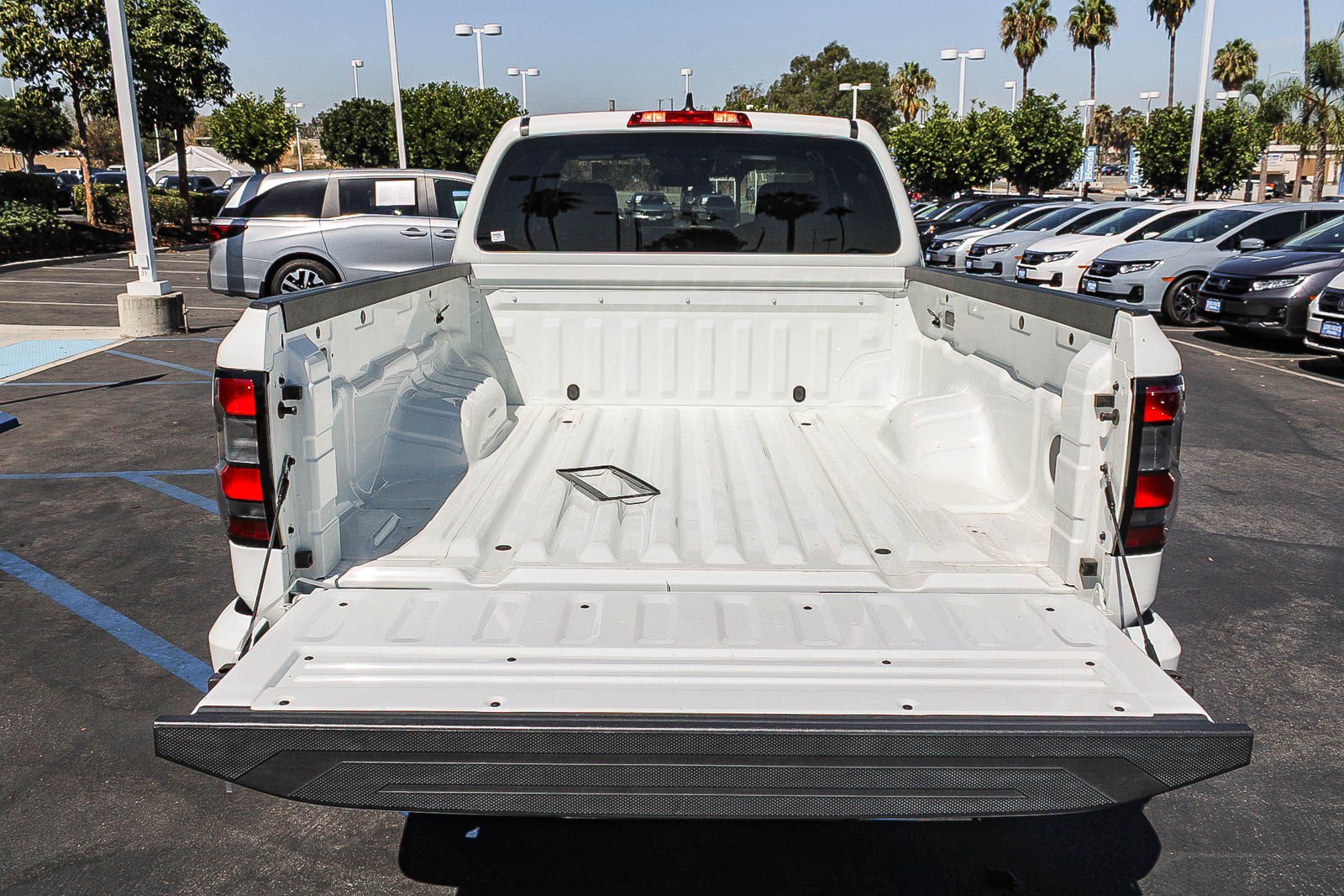 Used 2024 Nissan Frontier SV RWD image 28